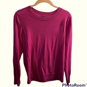 2/$10 | Banana Republic Lightweight Crew Neck Sweater